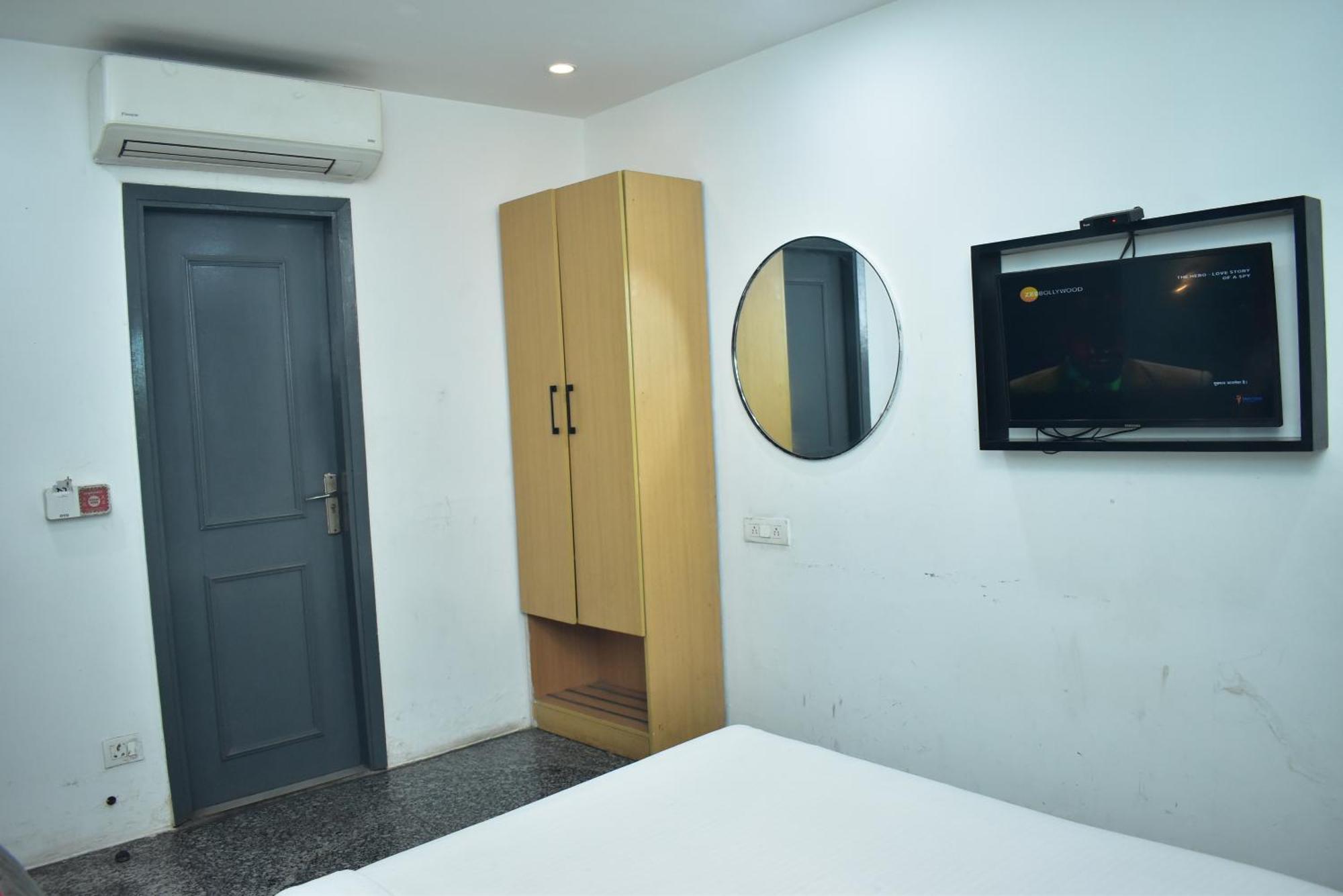 Hotel Golden Saffron By Qotel-Punjabi Bagh نيودلهي المظهر الخارجي الصورة