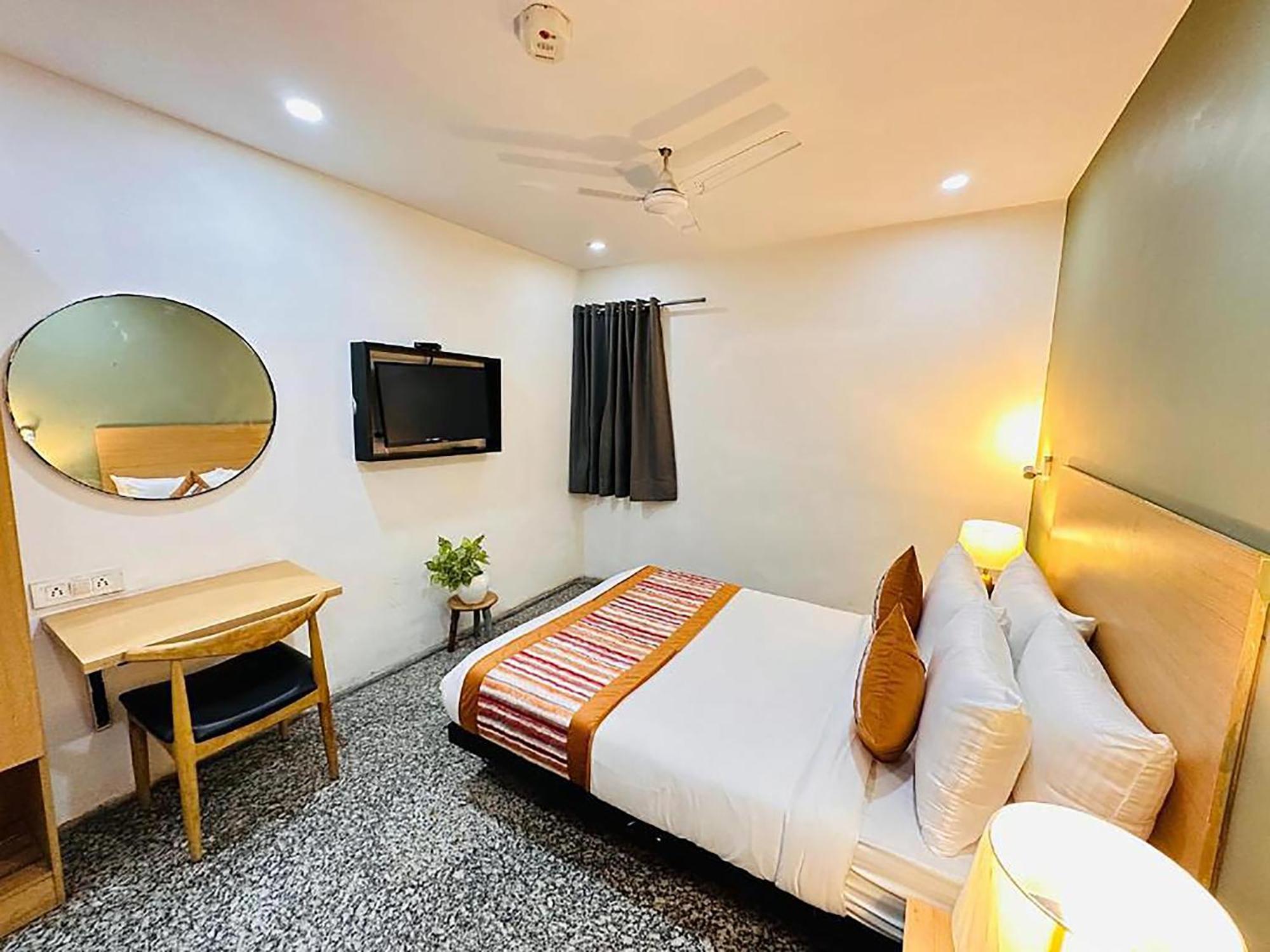 Hotel Golden Saffron By Qotel-Punjabi Bagh نيودلهي المظهر الخارجي الصورة