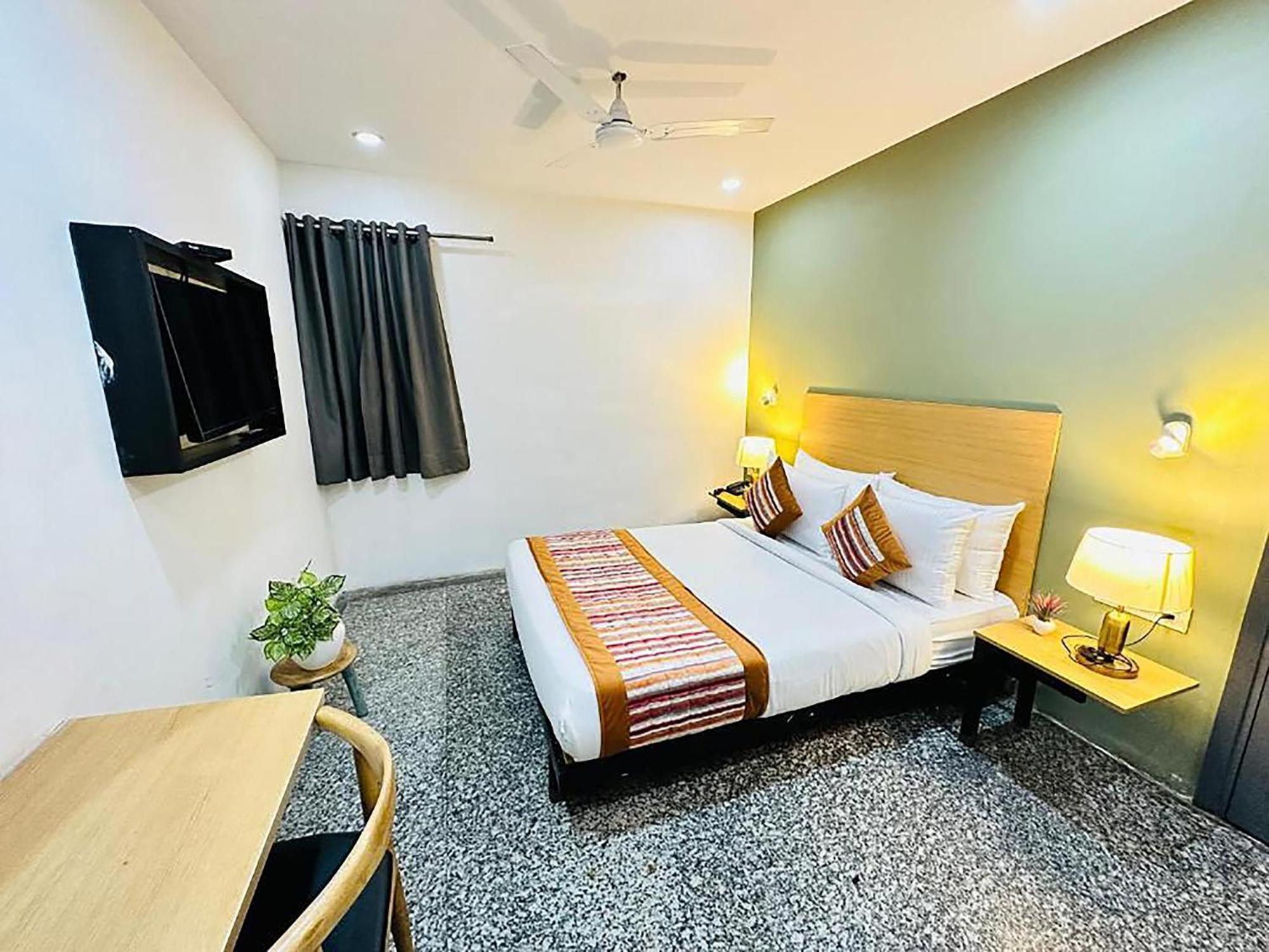 Hotel Golden Saffron By Qotel-Punjabi Bagh نيودلهي المظهر الخارجي الصورة